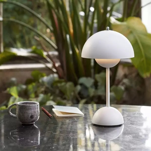 Prenosná stolná lampa Flowerpot VP9