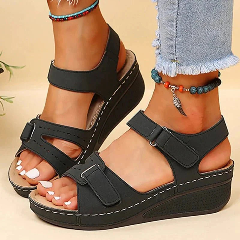 Damen Plateau Sandalen | Verstellbarer Riemen und offene Zehenpartie | Bequeme Passform | Sommerstil