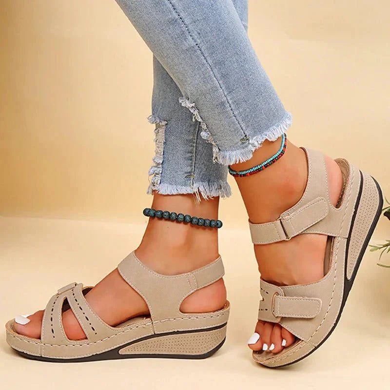 Damen Plateau Sandalen | Verstellbarer Riemen und offene Zehenpartie | Bequeme Passform | Sommerstil