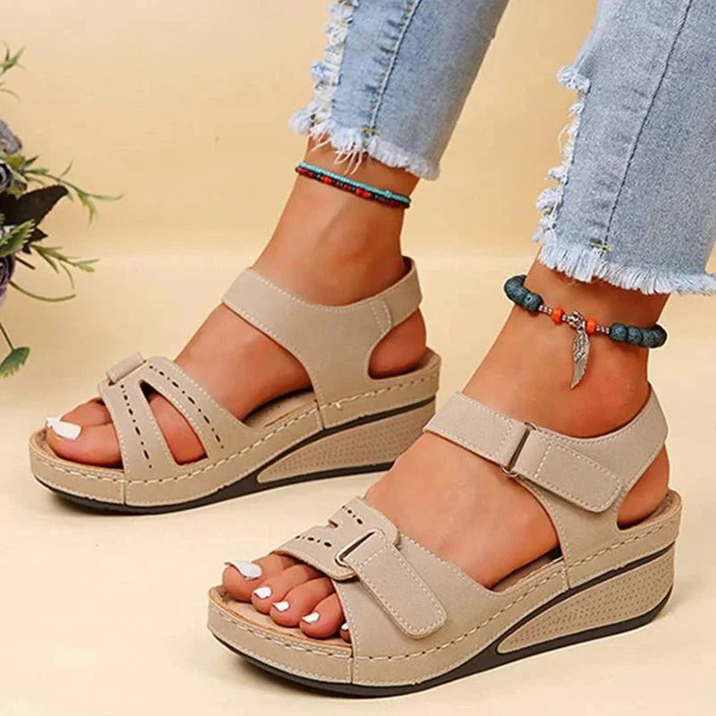 Damen Plateau Sandalen | Verstellbarer Riemen und offene Zehenpartie | Bequeme Passform | Sommerstil