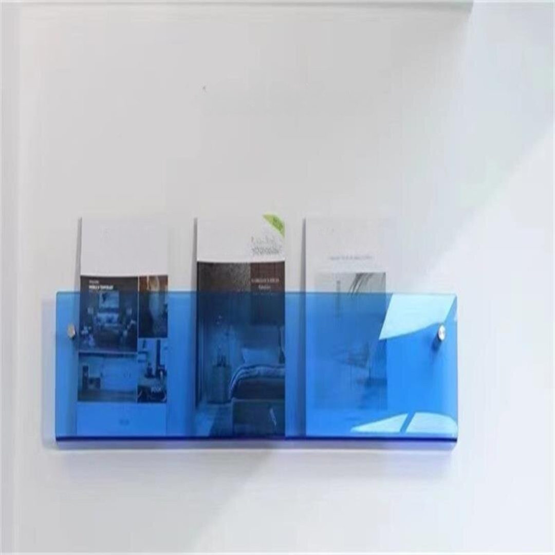 Revistero de pared fabricado en acrílico transparente