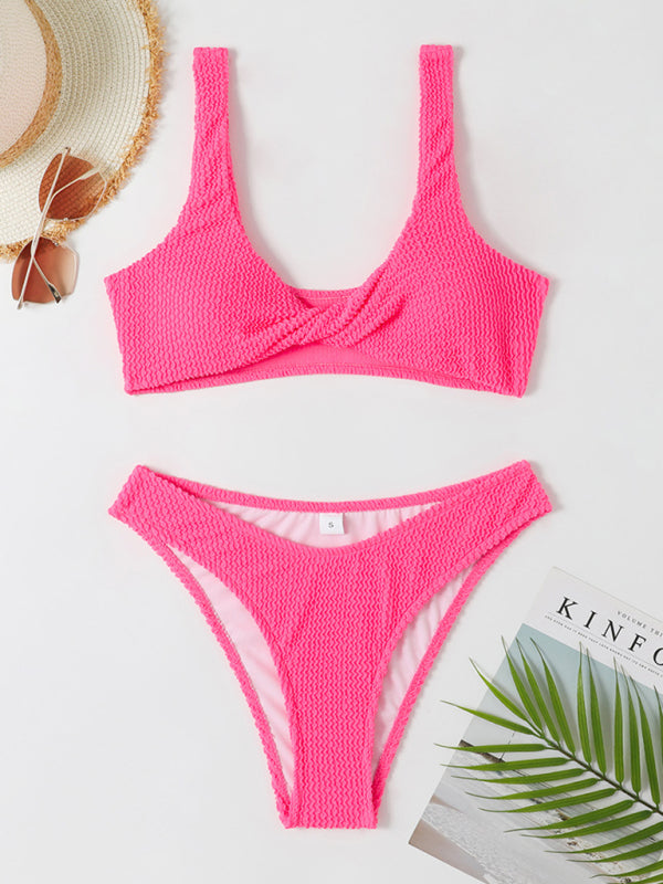 Bikini da donna con tessuto arricciato e ondulato e costume da bagno intrecciato
