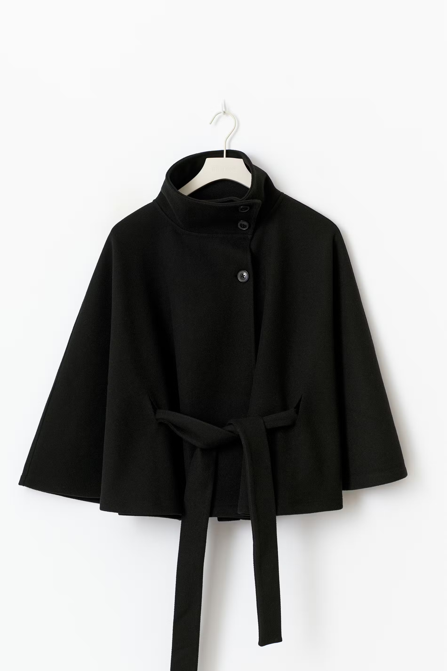 Manteau élégant pour femme avec ceinture et col montant