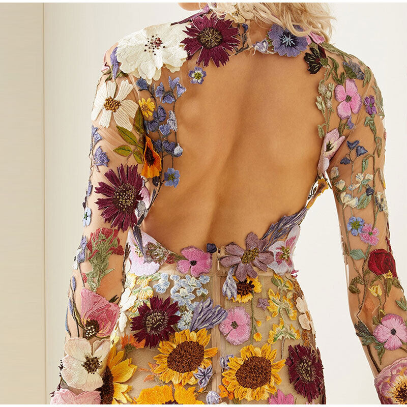 Flora - Robe élégante avec ornement floral
